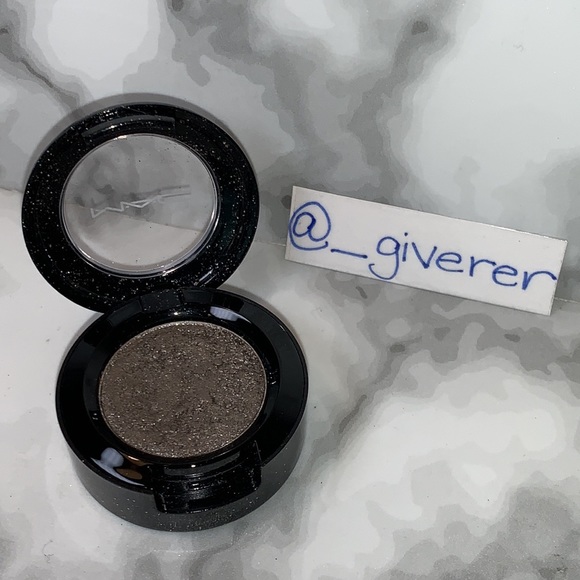 Noblesse Oblige Pressed Pigments Eyeshadow Collection MAC - Picture 1 of 16